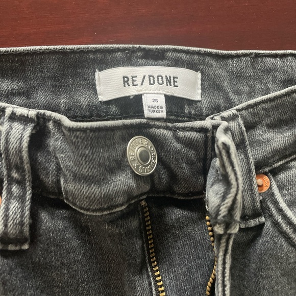 RE/DONE black, high-waisted straight leg mom jeans in size 26’’ / size 2 - Picture 2 of 2